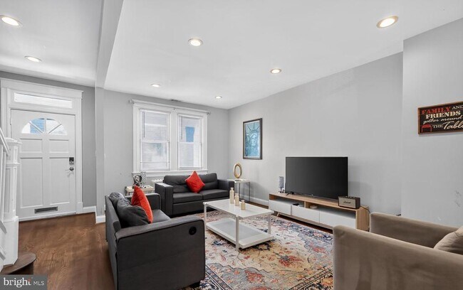 Photo - 2630 10th St NE