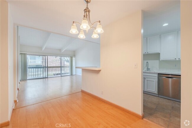 Building Photo - 6542 Ocean Crest Dr Unit B312 Rental