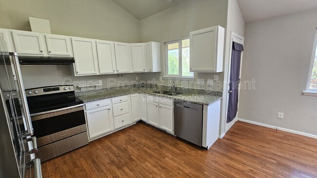 Photo - 325 W 116th Ave