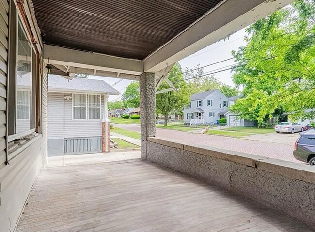 Photo - 423 S McClellan St