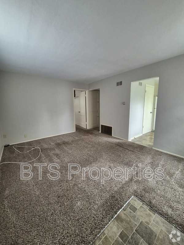 Building Photo - 717 E Gift Ave Rental