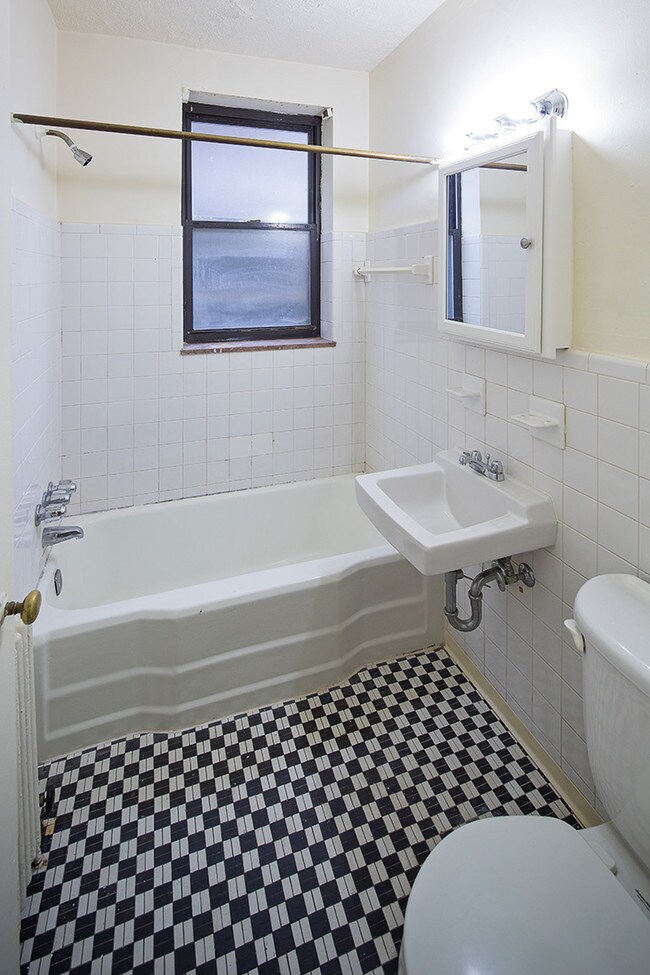 Photo - North Windsor Apartments