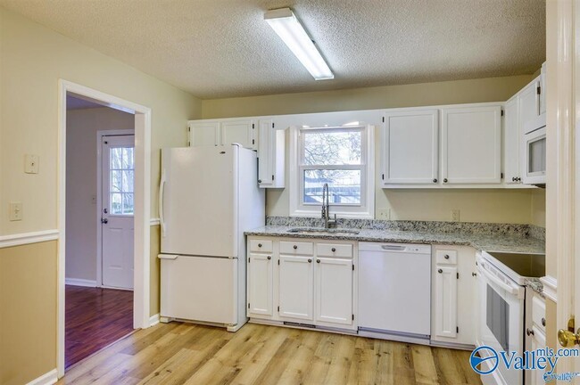 Photo - 124 Suffolk Dr