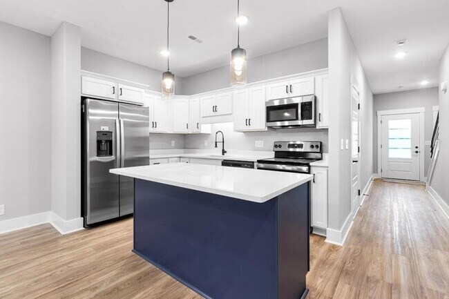 Photo - 305 Jonathan Wade Cir