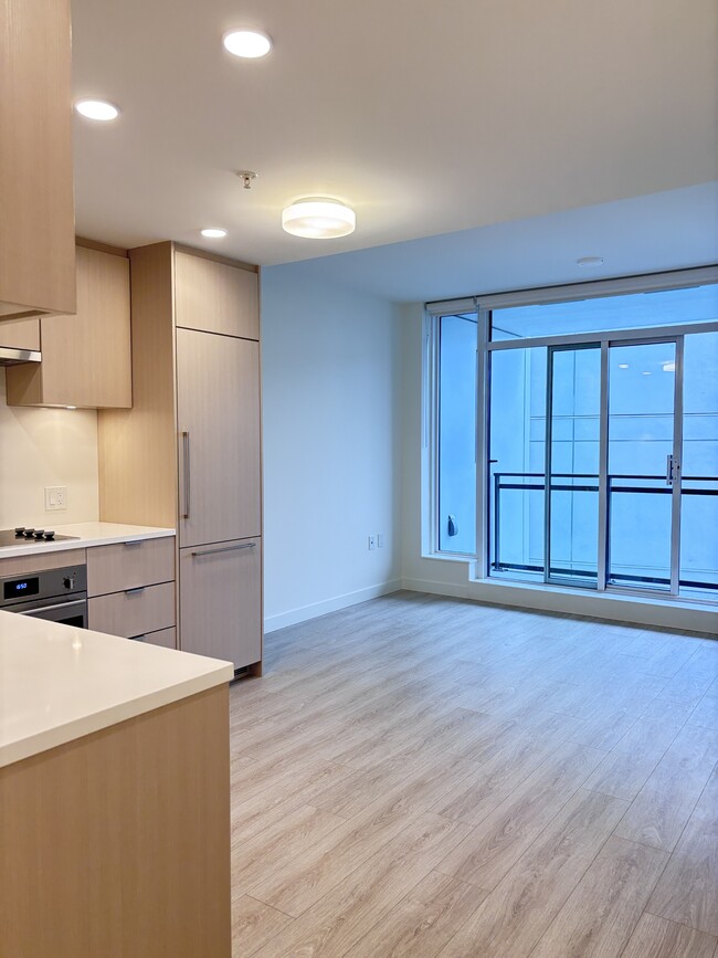 Photo - 13675-1107A 107A Ave