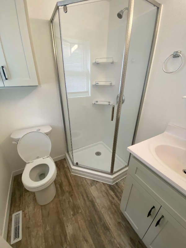 Photo - 401 E 13th St