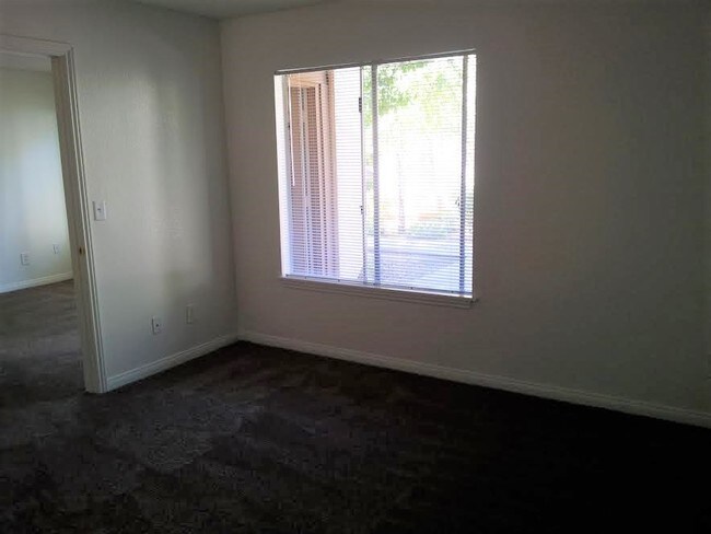 Spacious Bedroom - Downtown Apartments