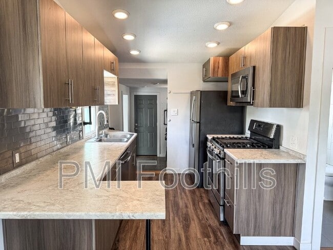 Photo - 825 E Dartmouth Ave