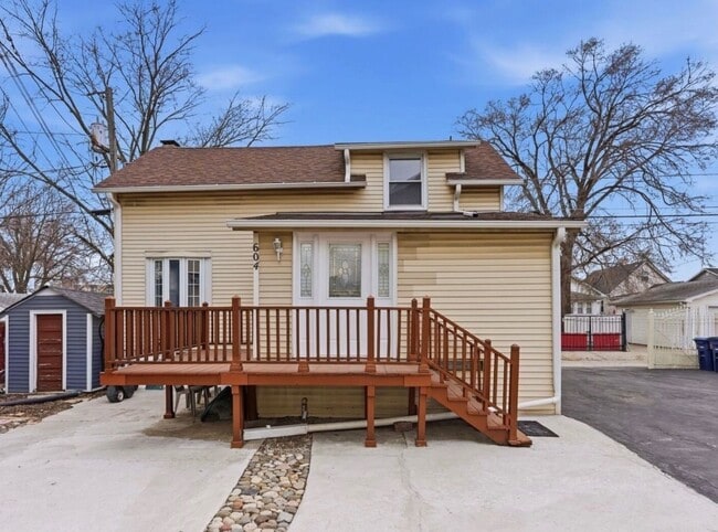 Building Photo - 604 N 8th Ave