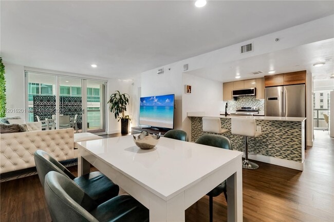 Photo - 9261 E Bay Harbor Dr Unit 607