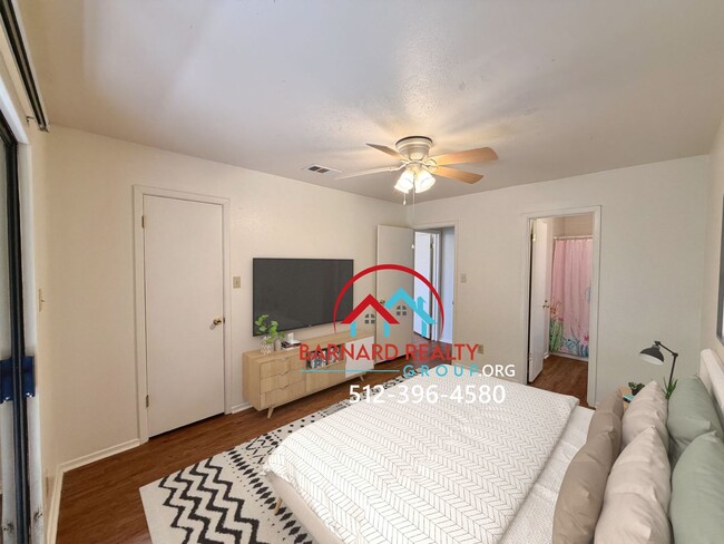 Photo - Available Now: 2 bed/1 bath duplex with car port