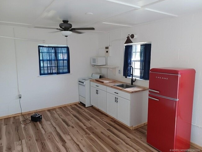 Building Photo - 4595 SE Azimuth Way Rental
