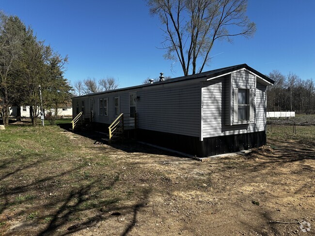 Building Photo - 15817 Lincoln St Rental