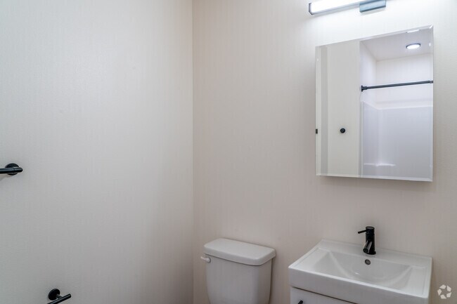 Studio G, 1BA, - 320SF - Bathroom