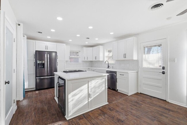 Building Photo - 106 N 9th St