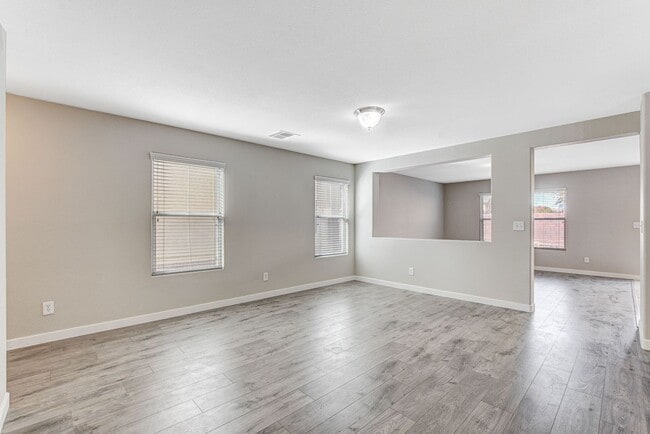 Photo - Spacious 3 bedroom home with large yard in...