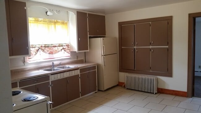 kitchen - 249 Healy Ave