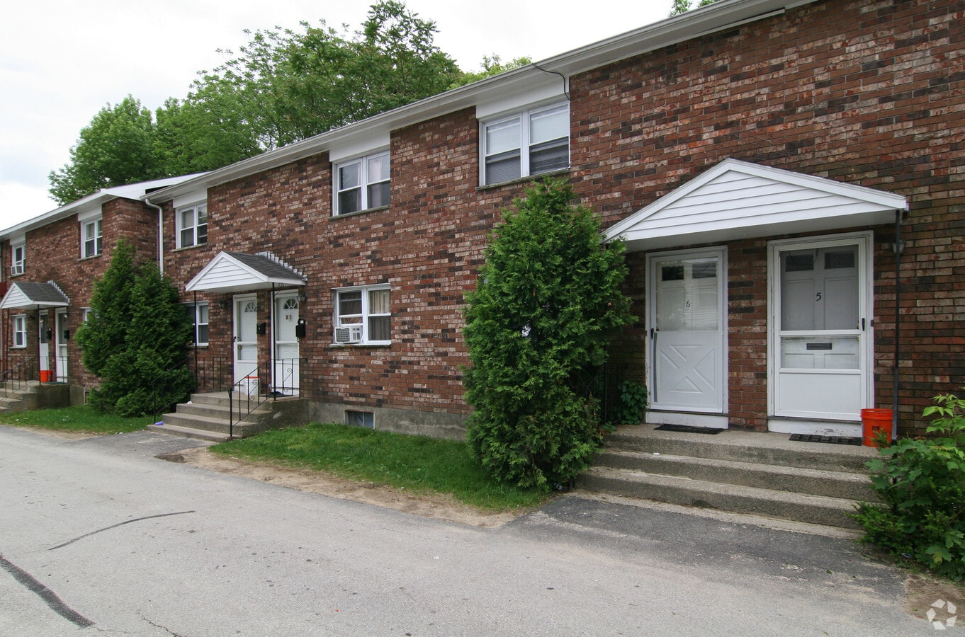 Heon Court Apartments - Heon Court Apartments
