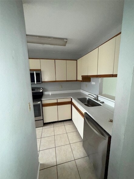 732 W Collins St