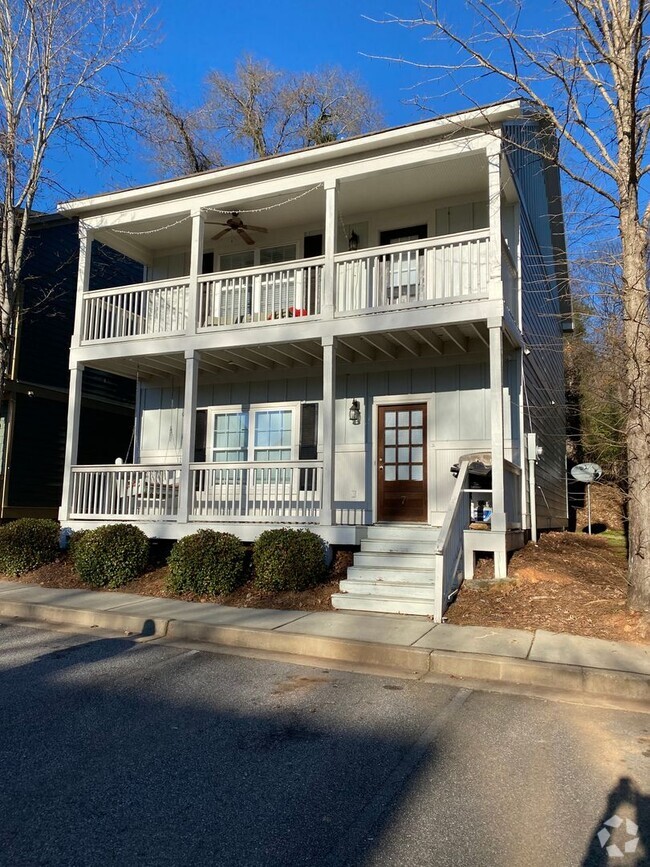 Building Photo - The Verandas on Ruth St. Rental