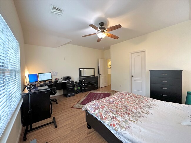 Photo - 2211 Winding Hollow Dr