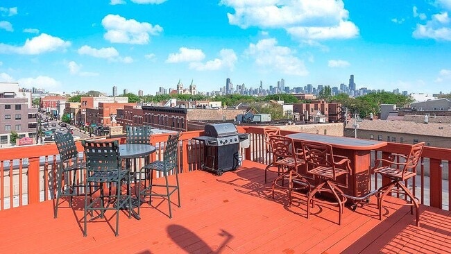 Building Photo - 1530 W Fullerton Ave Unit 1