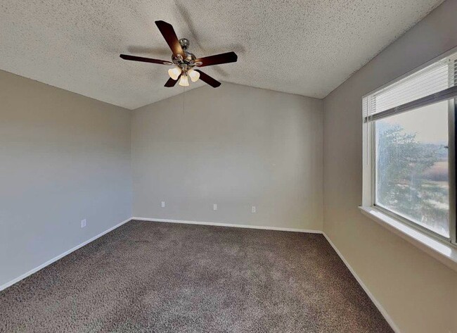 Photo - 11029 Benton St