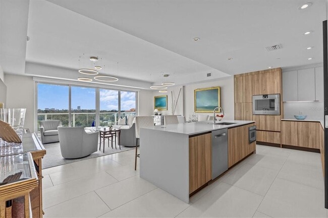 Building Photo - 1020 Sunset Point Rd Unit 510