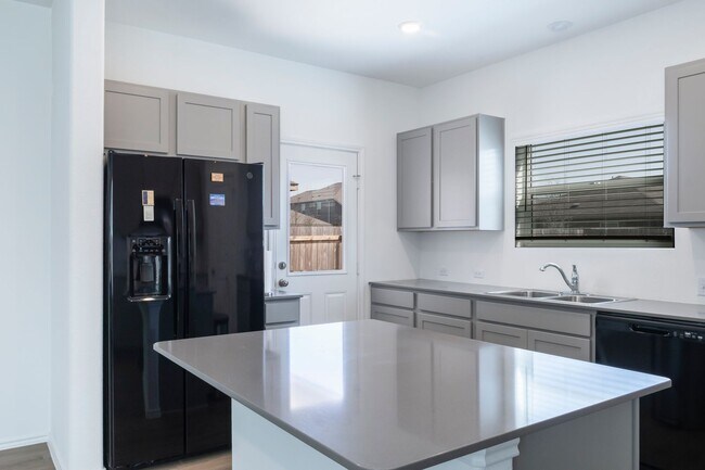 Photo - 311 Canley Loop