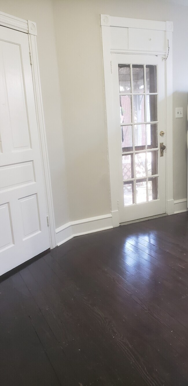 Photo - 1506 N Van Buren St Unit 2