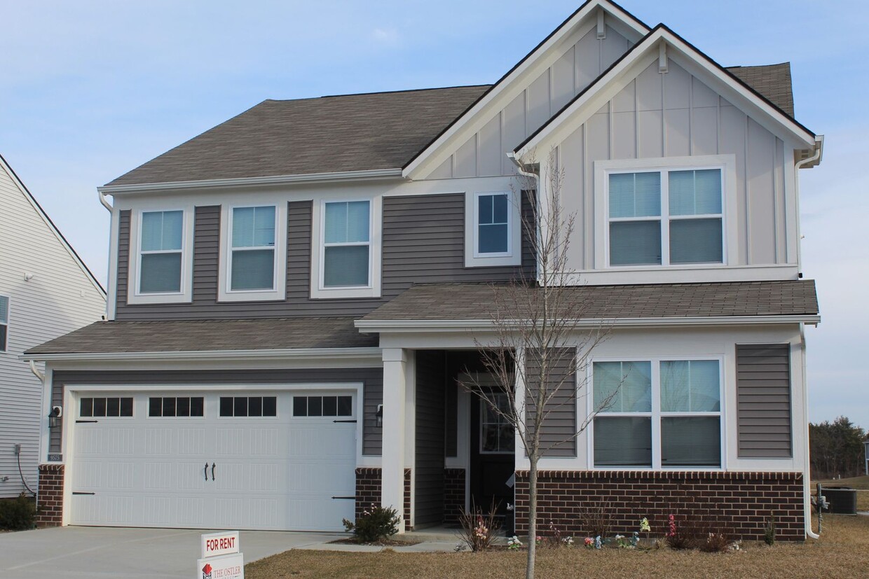 Spacious 5 BR Home in Avon Schools! - Spacious 5 BR Home in Avon Schools!