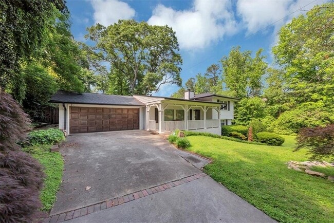 Photo - 1958 Innwood Rd NE