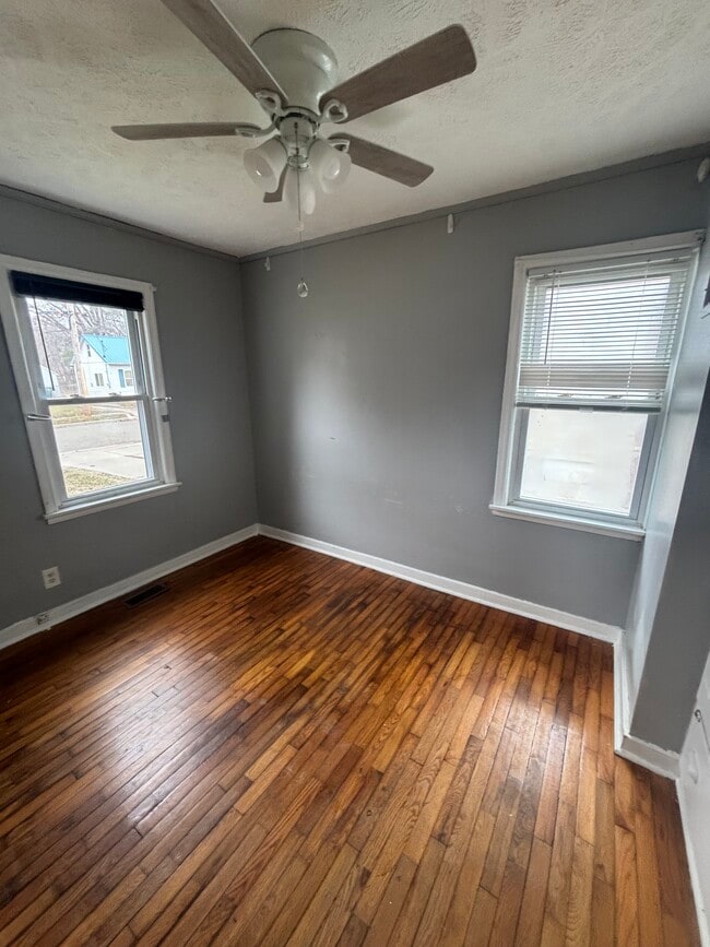 Photo - 127 W Jackson St