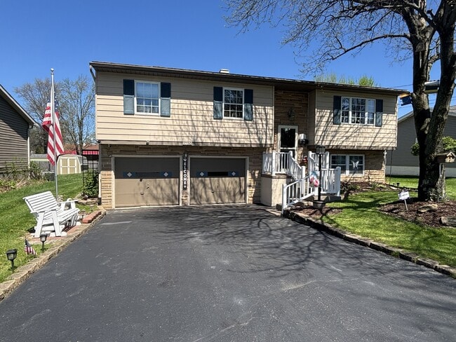 Building Photo - 1750 Nova Ln