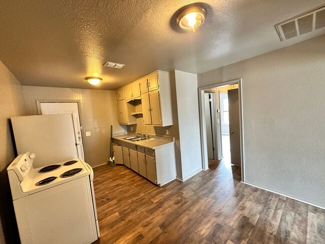 Photo - 3 Bedroom 1 Bathroom in Central Amarillo
