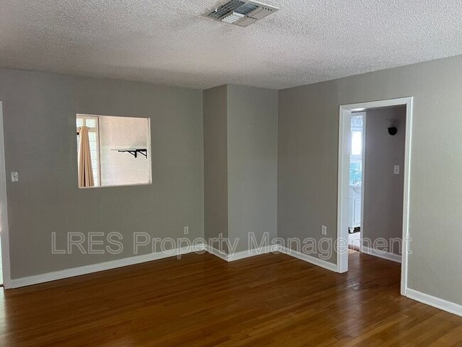 Photo - 625 Bryn Mawr St