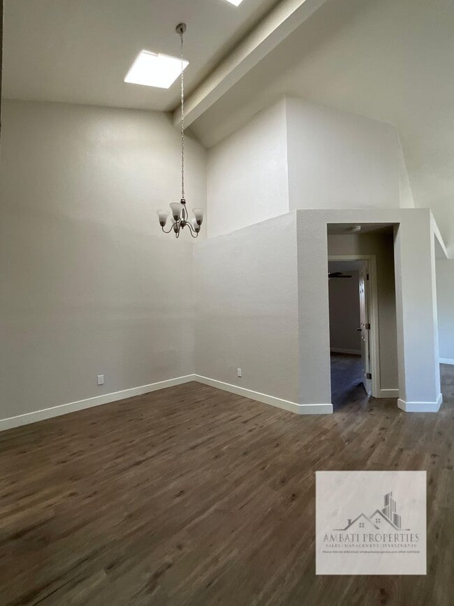 Photo - 7016 N Thorne Ave Unidad 104