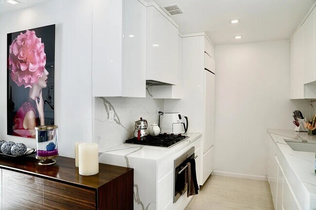 Photo - 377 Rector Pl Unit 9C