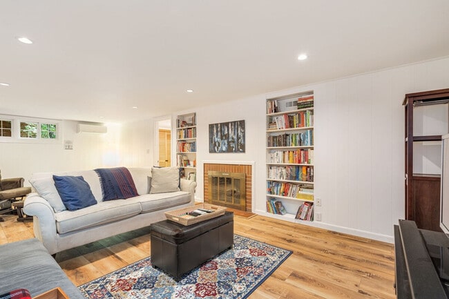 Building Photo - 3177 NE 84th St