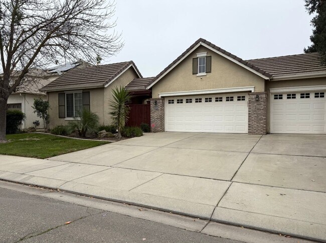 Photo - Polished and Chic 4/2 Available NOW!!