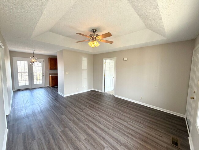 Photo - 935 Lindsey Dr