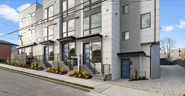 Modern 3-story townhome with A/C located i... - Modern 3-story townhome with A/C located i...