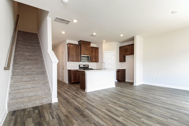 Photo - 131 Telford Dr