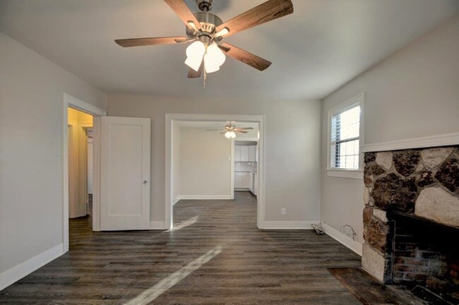 Photo - 1707-B Main St