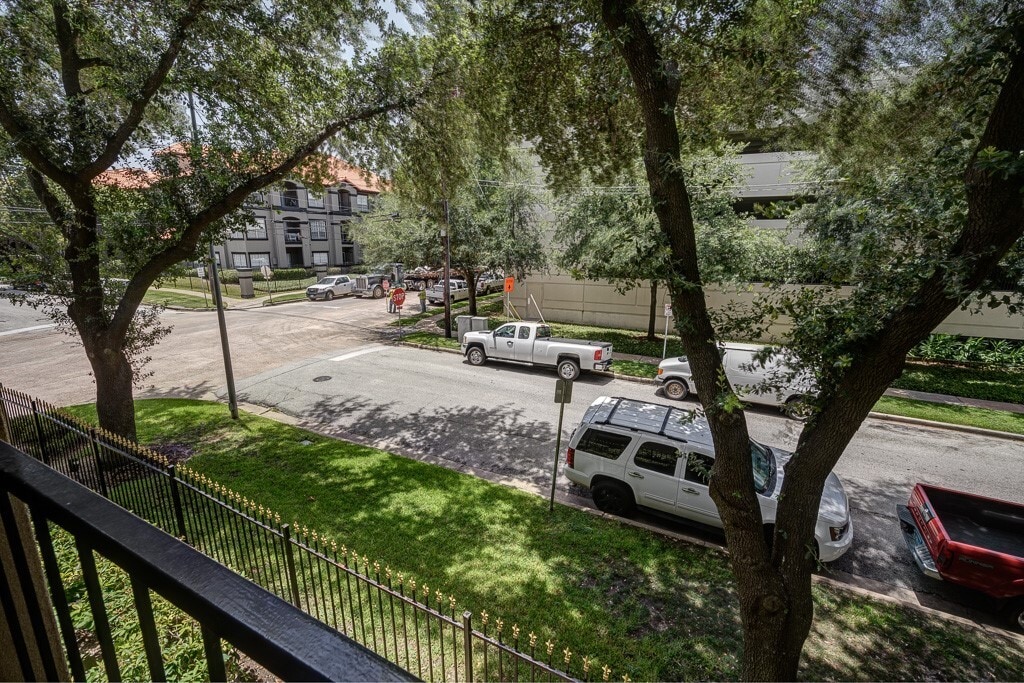 Photo - 3231 Allen Pkwy Unidad 6203