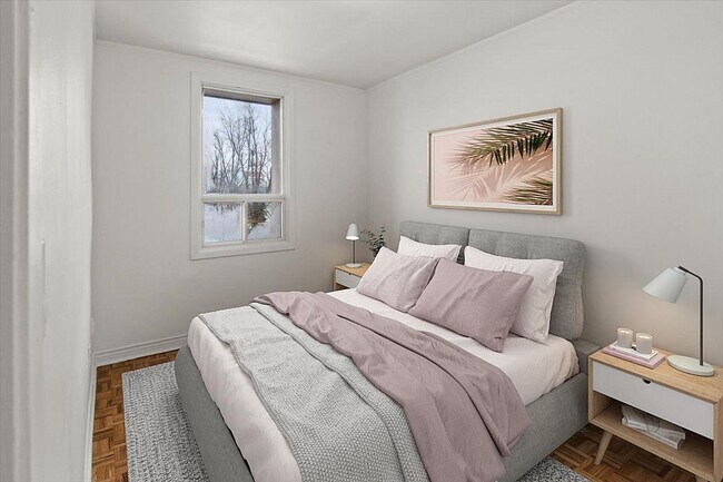 Building Photo - 496/498 Simcoe St. N.