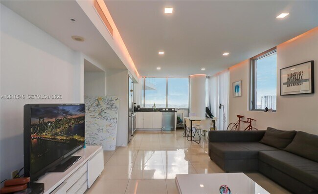 Photo - 92 SW 3rd St Unidad 2410
