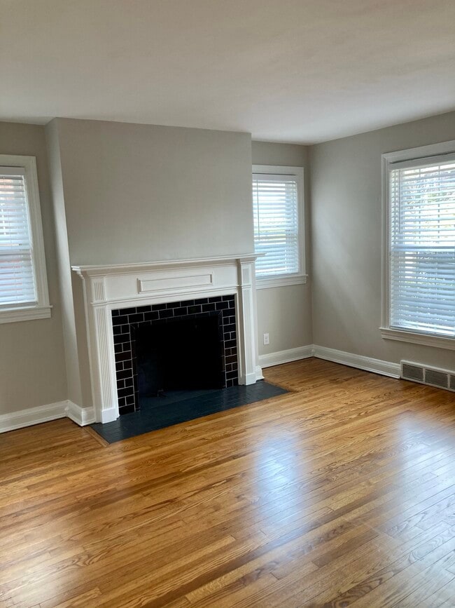 Living Room - 2118 Eastern Pky Unit 4