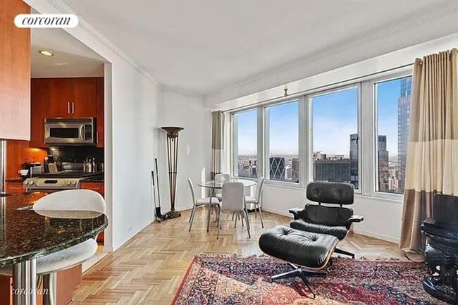 Photo - 150-156 W 56th St