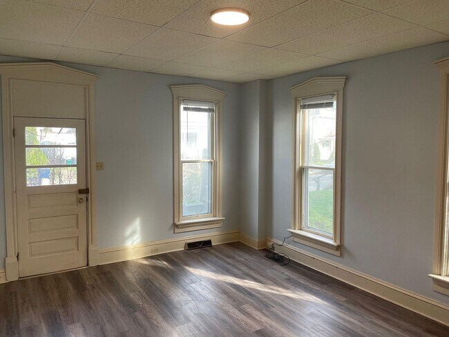 Photo - 146 E Main St